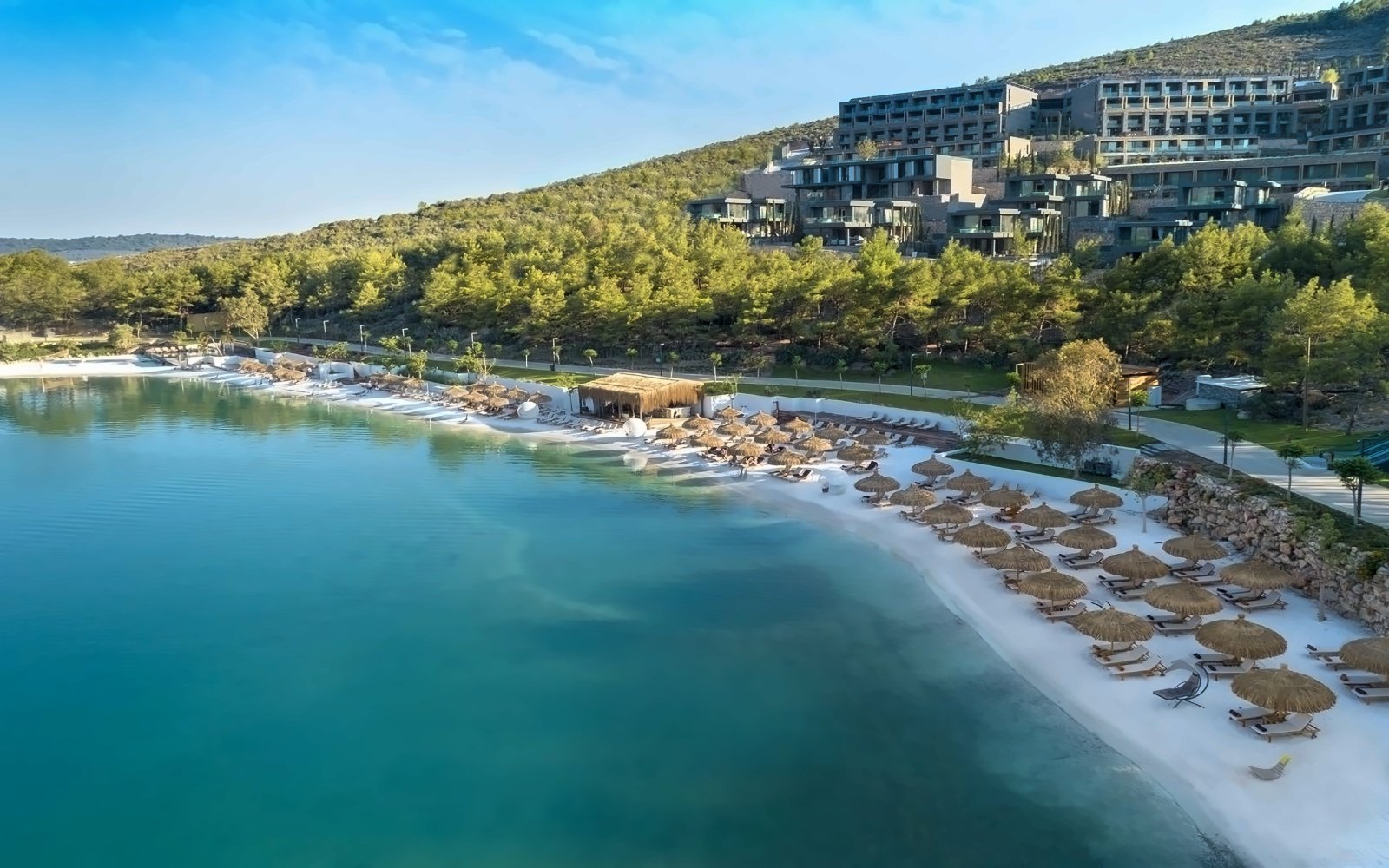 Bodrum butik otel havuzu ve deniz manzarası görseli